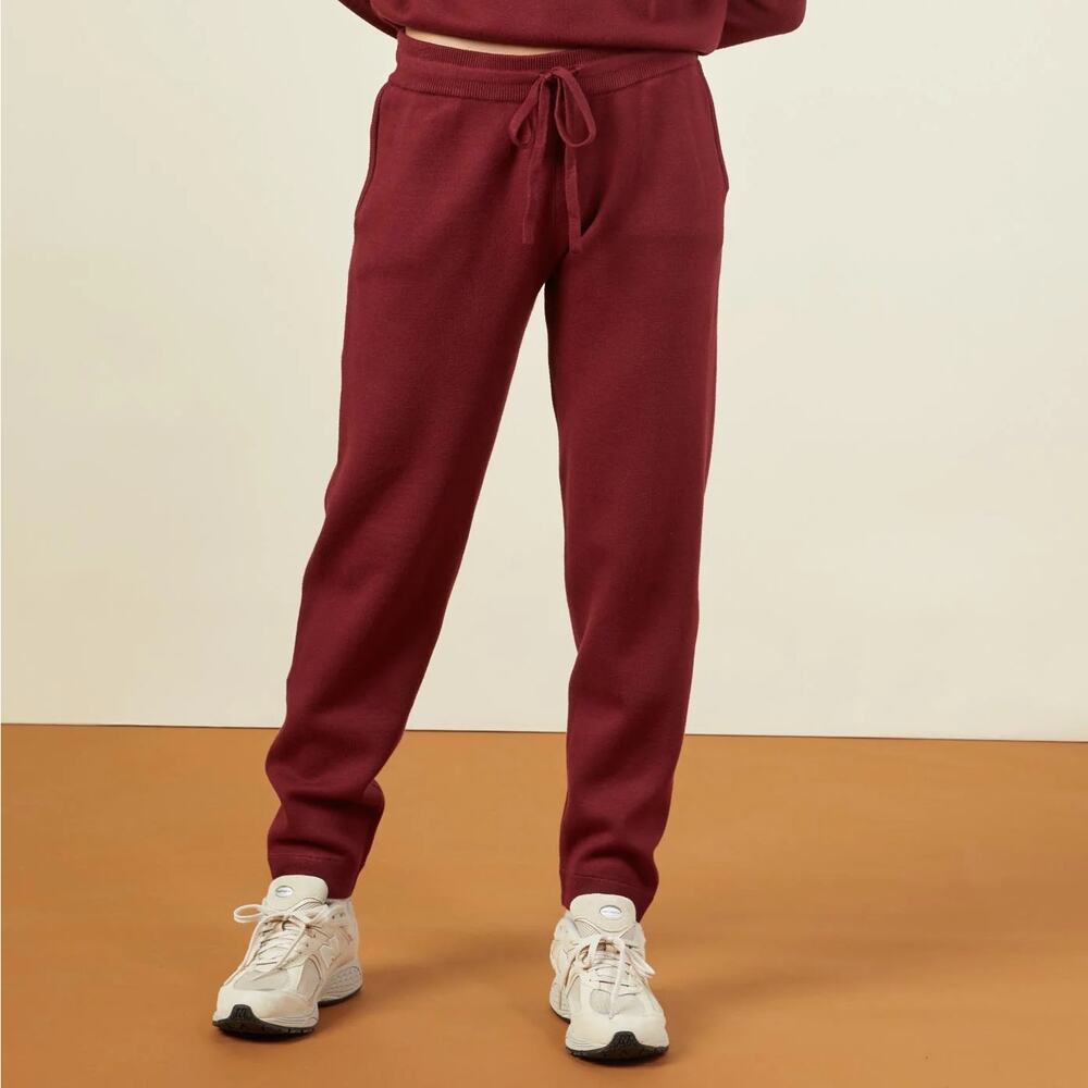 Monrow Supersoft Sweater Knit Cuffed Joggers in Rhubarb Red‎ Size S NWT